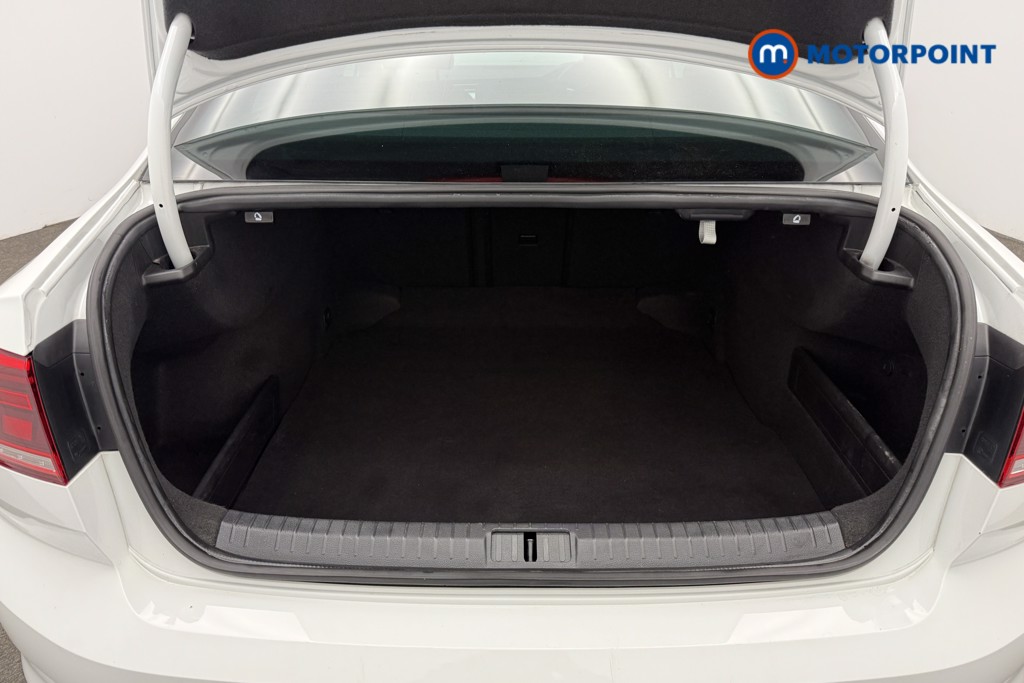 Volkswagen Passat R-Line Manual Diesel Saloon - Stock Number (1590010) - 11th supplementary image