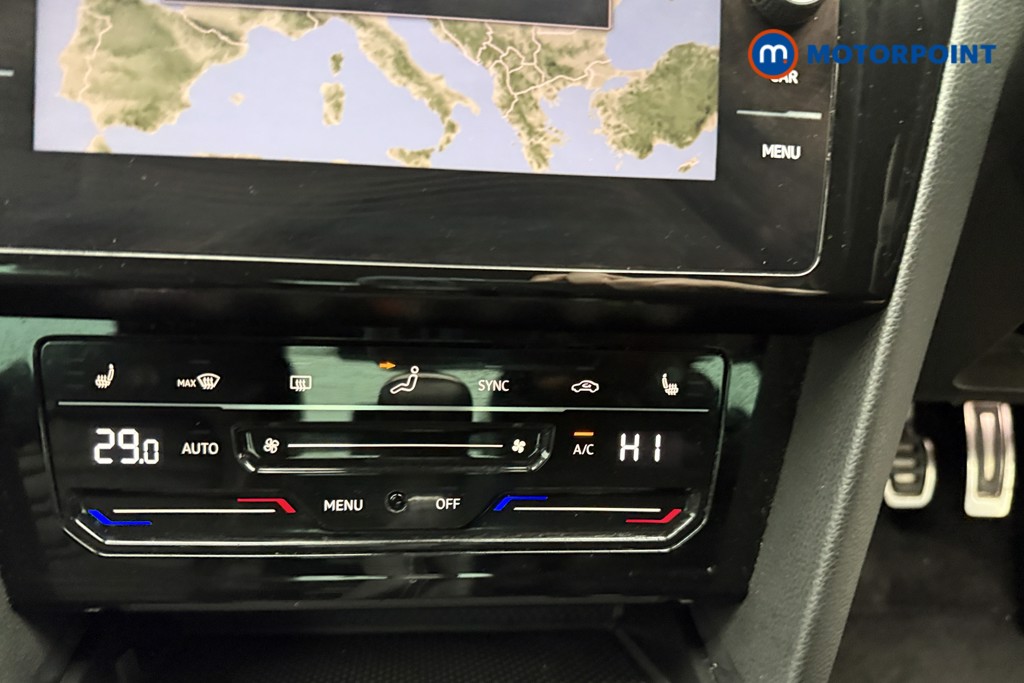 Volkswagen Passat R-Line Manual Diesel Saloon - Stock Number (1590010) - 15th supplementary image