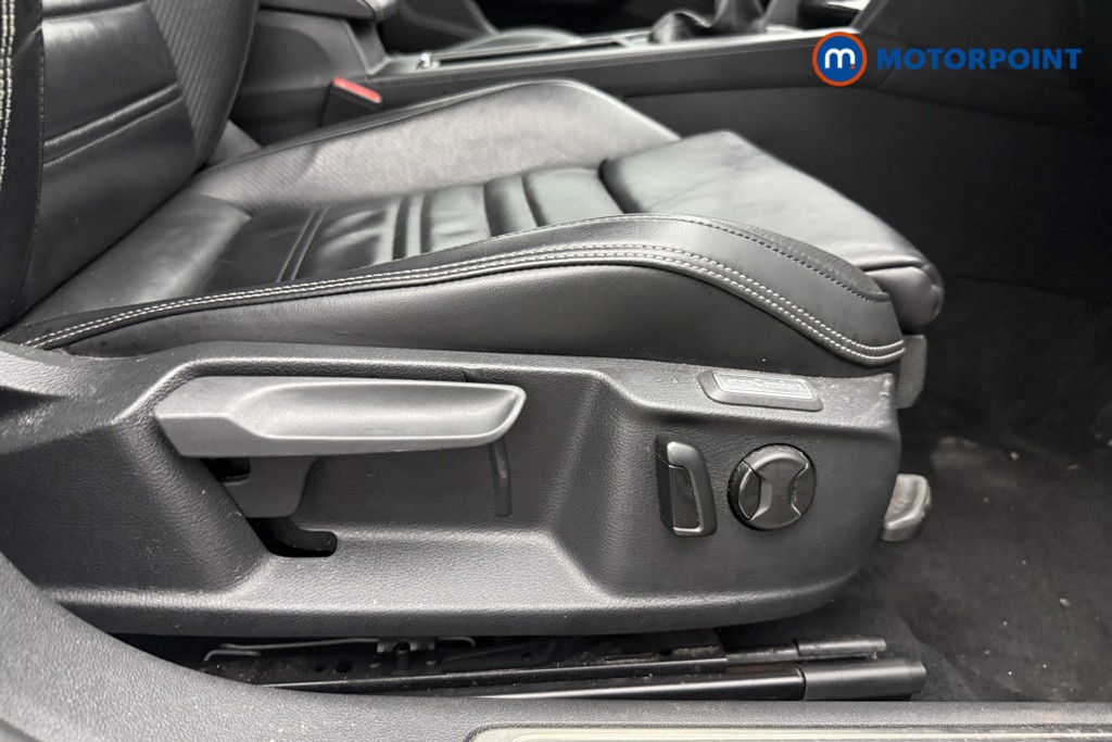 Volkswagen Passat R-Line Manual Diesel Saloon - Stock Number (1590010) - 19th supplementary image