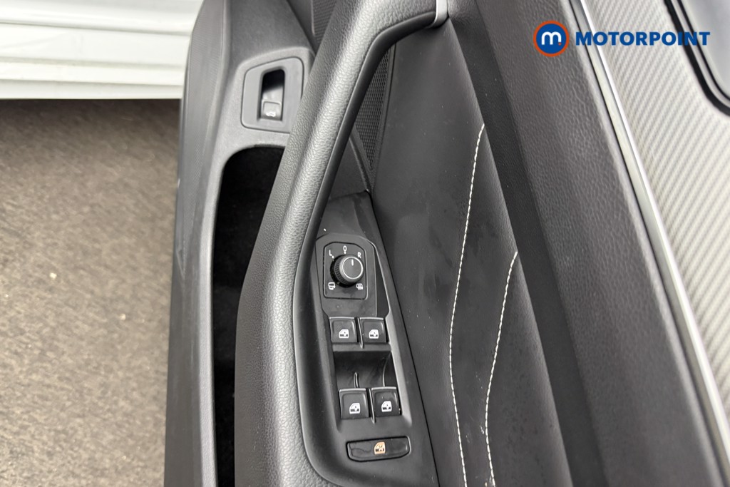 Volkswagen Passat R-Line Manual Diesel Saloon - Stock Number (1590010) - 20th supplementary image