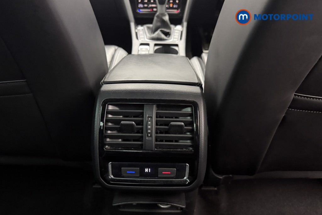 Volkswagen Passat R-Line Manual Diesel Saloon - Stock Number (1590010) - 23rd supplementary image