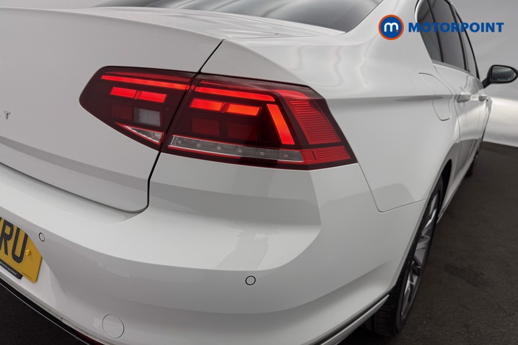 Volkswagen Passat R-Line Manual Diesel Saloon - Stock Number (1590010) - 24th supplementary image