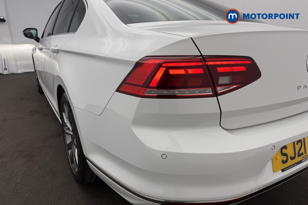 Volkswagen Passat R-Line Manual Diesel Saloon - Stock Number (1590010) - 25th supplementary image