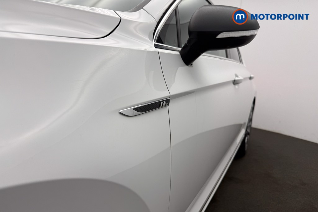 Volkswagen Passat R-Line Manual Diesel Saloon - Stock Number (1590010) - 26th supplementary image
