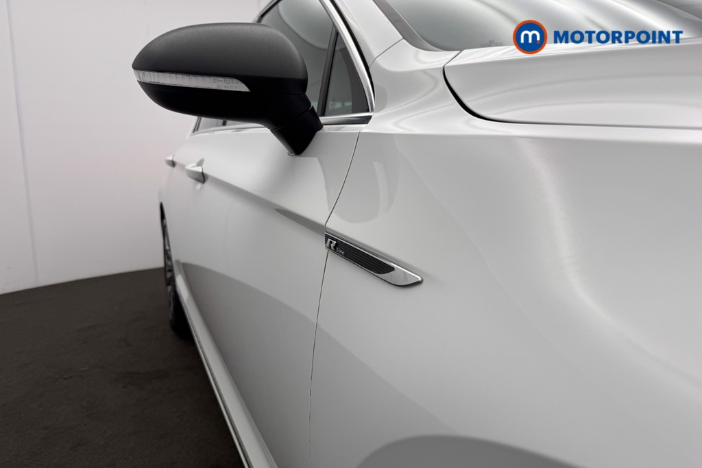 Volkswagen Passat R-Line Manual Diesel Saloon - Stock Number (1590010) - 27th supplementary image