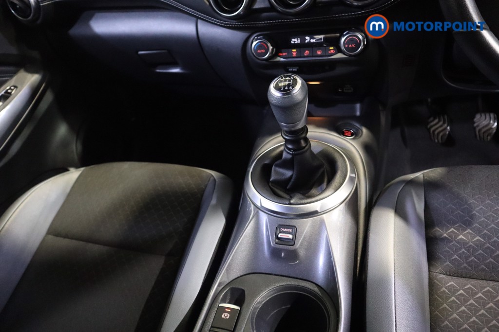 Nissan Juke N-Connecta Manual Petrol SUV - Stock Number (1590092) - 7th supplementary image