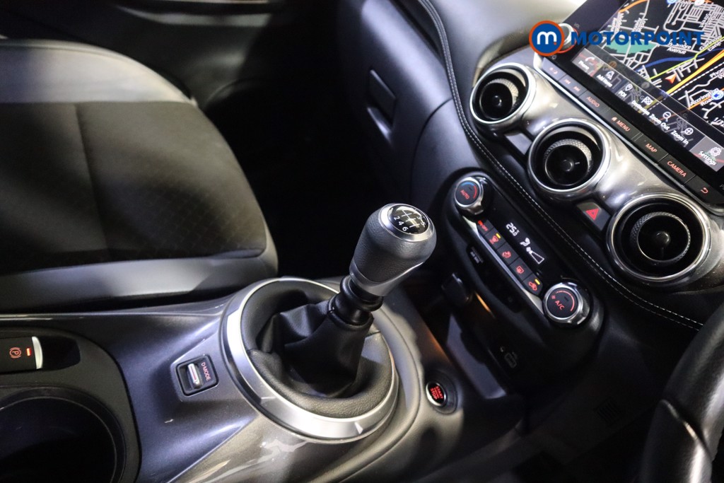 Nissan Juke N-Connecta Manual Petrol SUV - Stock Number (1590092) - 8th supplementary image
