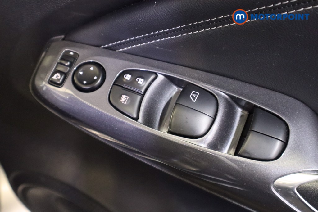 Nissan Juke N-Connecta Manual Petrol SUV - Stock Number (1590092) - 12th supplementary image