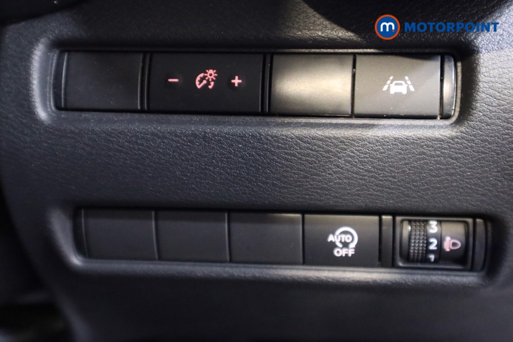 Nissan Juke N-Connecta Manual Petrol SUV - Stock Number (1590092) - 13th supplementary image