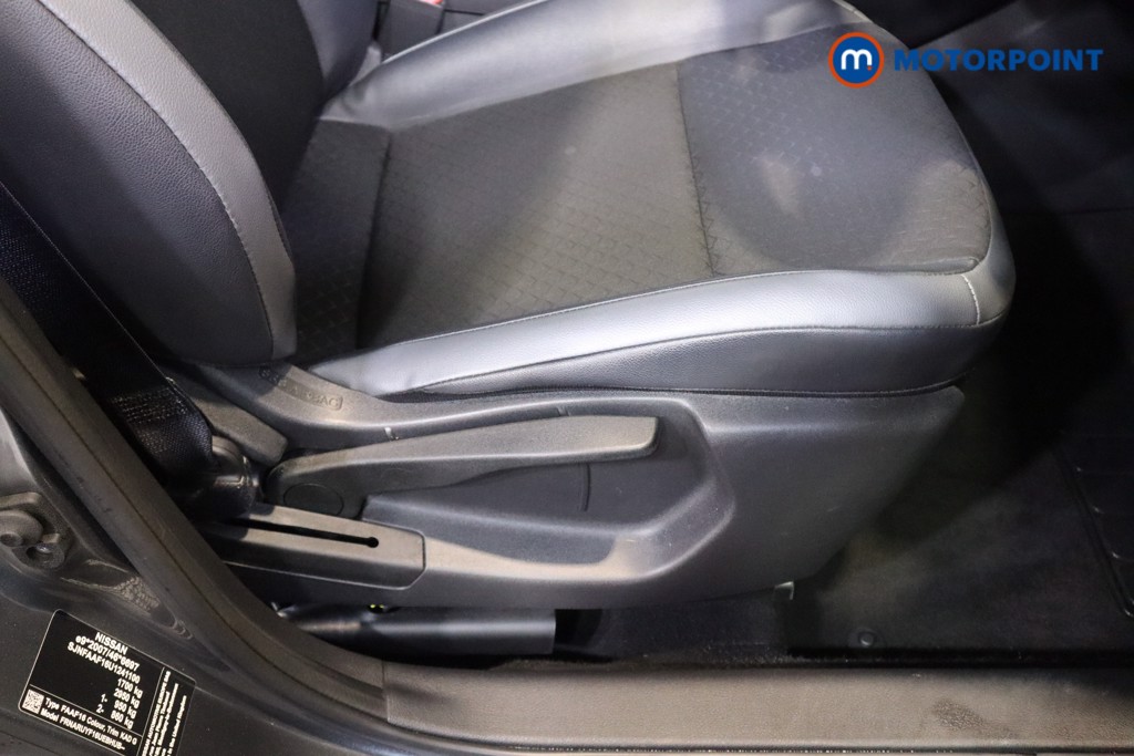 Nissan Juke N-Connecta Manual Petrol SUV - Stock Number (1590092) - 17th supplementary image