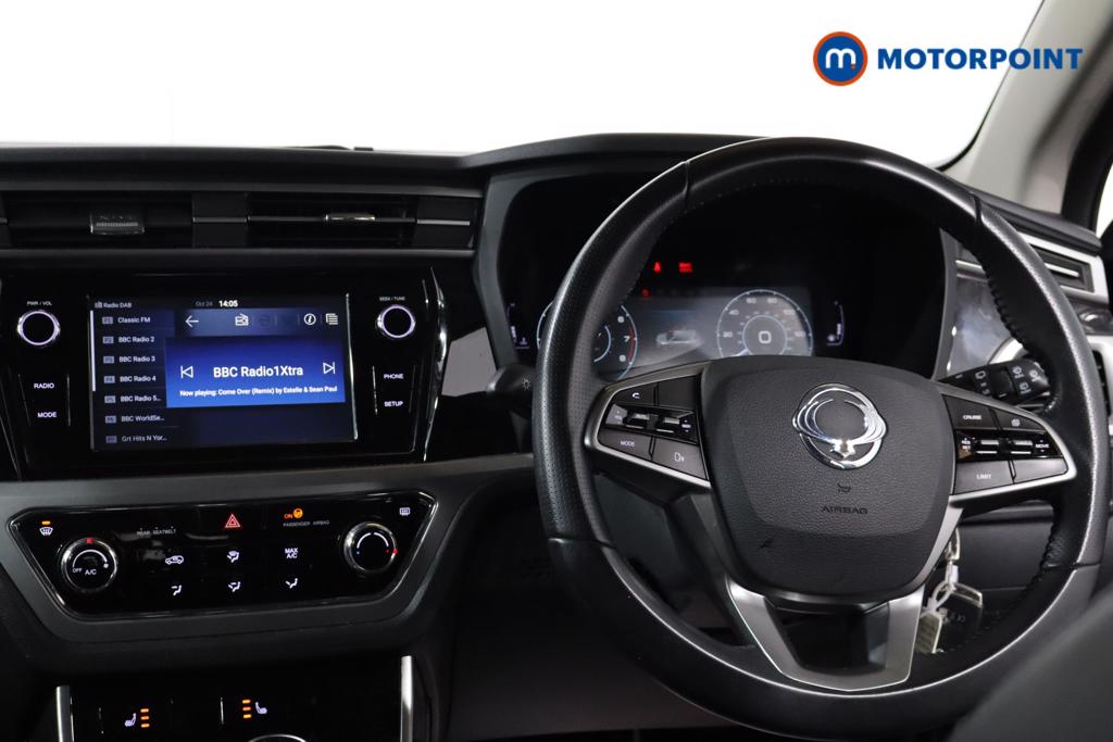 Ssangyong Korando Ventura Manual Petrol SUV - Stock Number (1591789) - 1st supplementary image