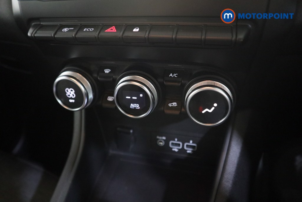 Renault Captur Iconic Manual Petrol SUV - Stock Number (1580296) - 8th supplementary image