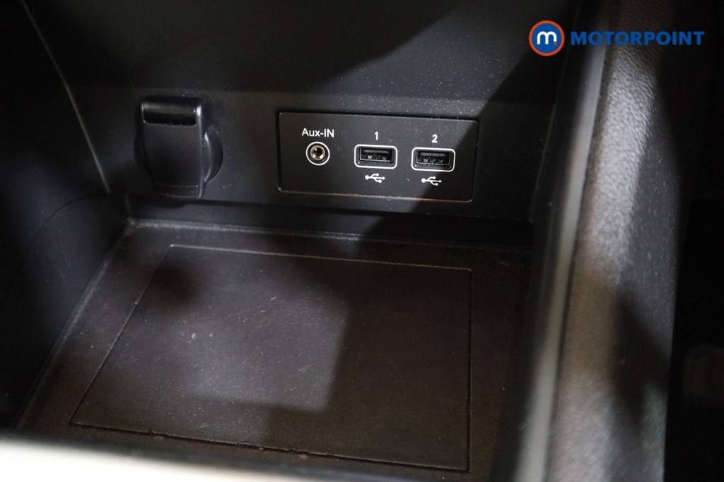 Renault Captur Iconic Manual Petrol SUV - Stock Number (1580296) - 11th supplementary image