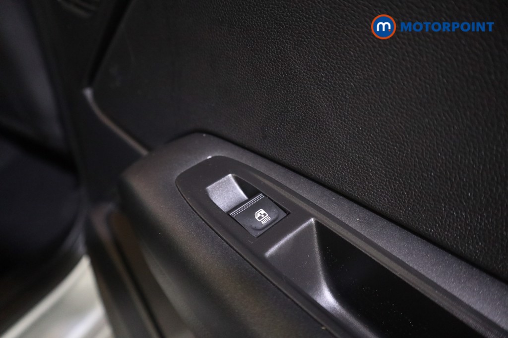 Renault Captur Iconic Manual Petrol SUV - Stock Number (1580296) - 17th supplementary image