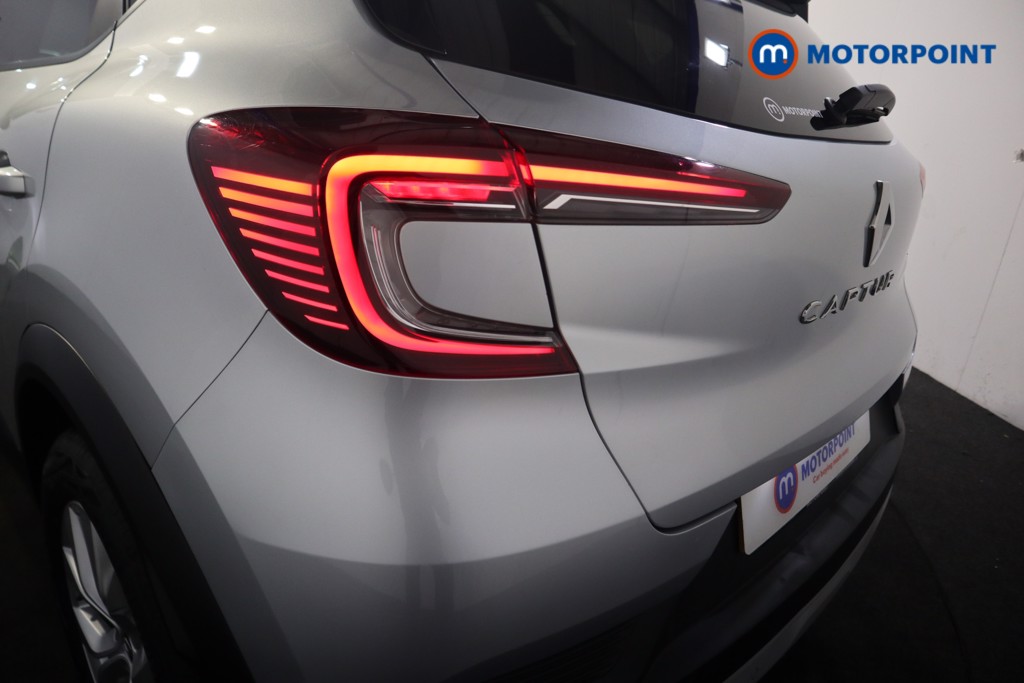 Renault Captur Iconic Manual Petrol SUV - Stock Number (1580296) - 24th supplementary image