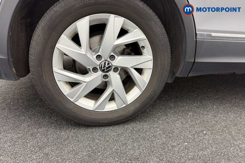 Volkswagen Tiguan Life Manual Petrol SUV - Stock Number (1584555) - 29th supplementary image