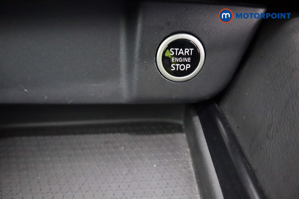 Nissan Qashqai N-Connecta Automatic Petrol SUV - Stock Number (1587656) - 9th supplementary image