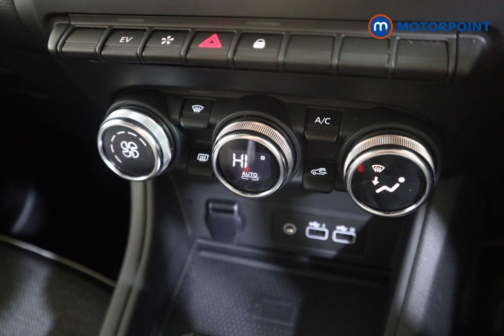 Renault Captur Techno Automatic Petrol Plug-In Hybrid SUV - Stock Number (1587698) - 8th supplementary image