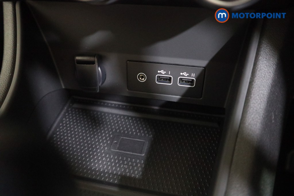 Renault Captur Techno Automatic Petrol Plug-In Hybrid SUV - Stock Number (1587698) - 9th supplementary image