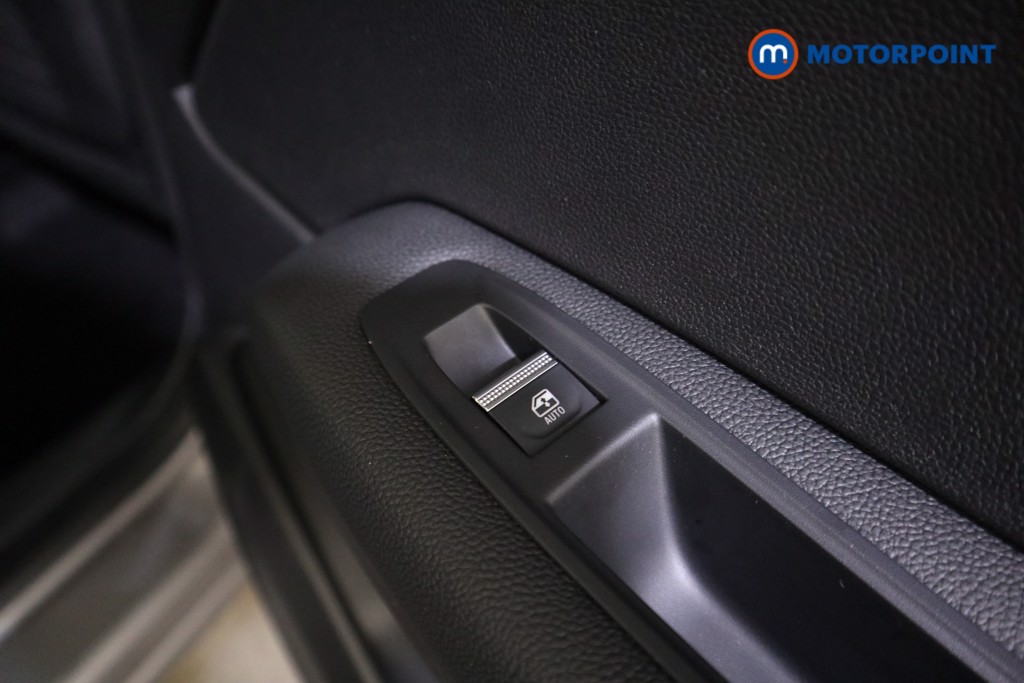 Renault Captur Techno Automatic Petrol Plug-In Hybrid SUV - Stock Number (1587698) - 17th supplementary image