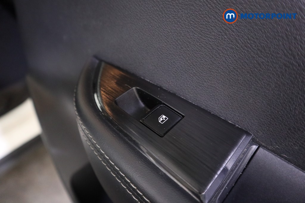 Nissan Qashqai Visia Manual Petrol SUV - Stock Number (1588298) - 16th supplementary image