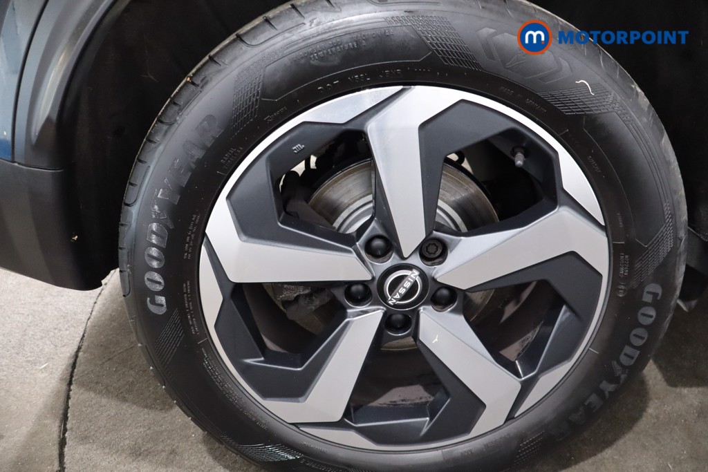 Nissan Qashqai N-Connecta Manual Petrol SUV - Stock Number (1588377) - 9th supplementary image
