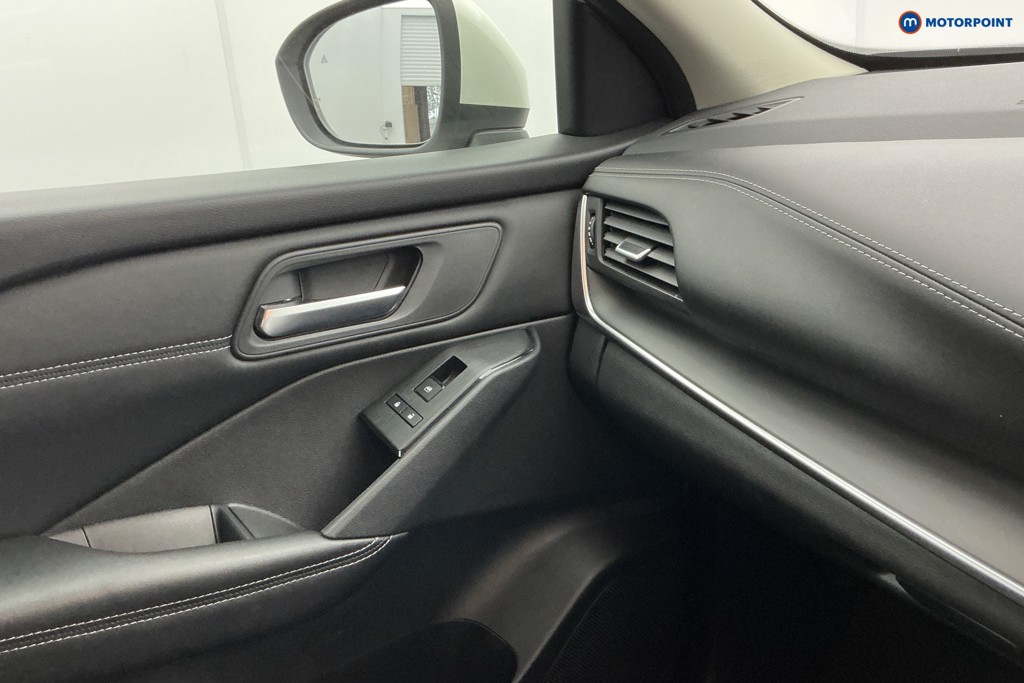 Nissan Qashqai Acenta Premium Automatic Petrol SUV - Stock Number (1585856) - 19th supplementary image