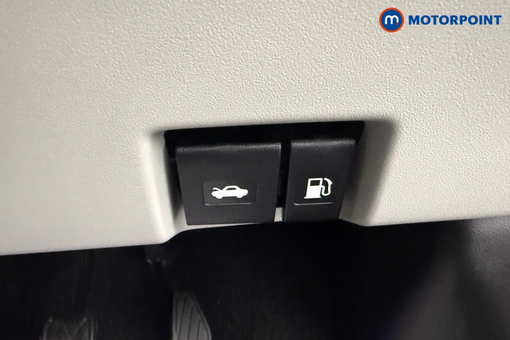 Suzuki Swift Motion Manual Petrol Hatchback - Stock Number (1588631) - 13th supplementary image