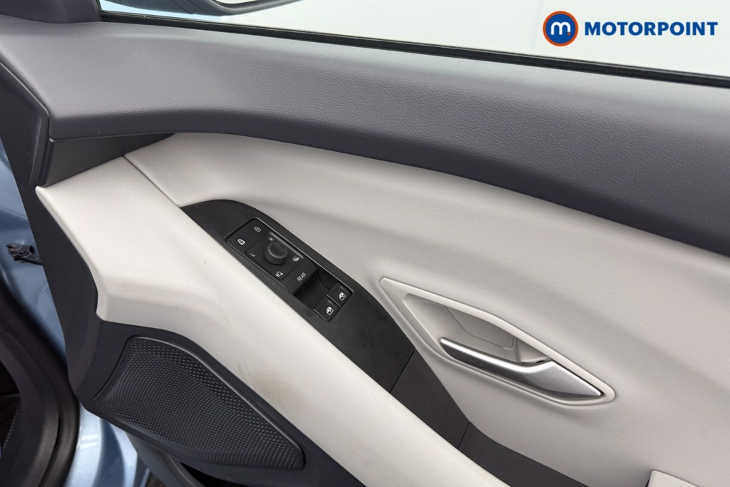 Ford Explorer Select Automatic Electric SUV - Stock Number (1590504) - 12th supplementary image