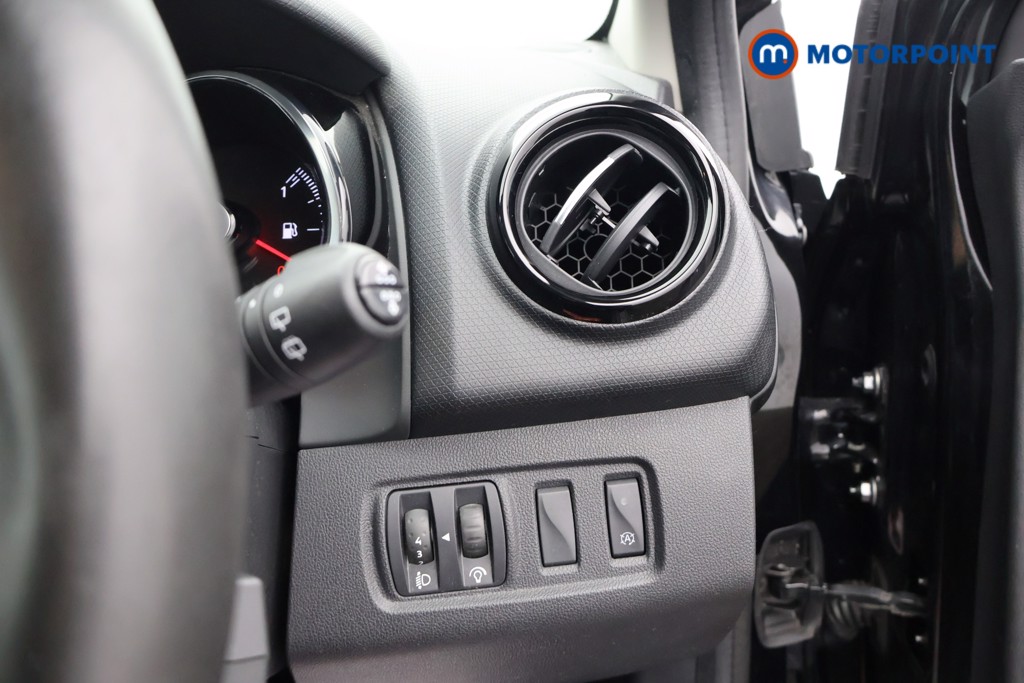 Renault Clio Iconic Manual Petrol Hatchback - Stock Number (1582370) - 8th supplementary image