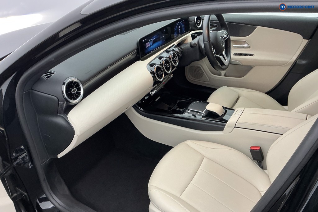 Mercedes-Benz A Class Sport Executive Edition Automatic Petrol Hatchback - Stock Number (1583927) - 8th supplementary image