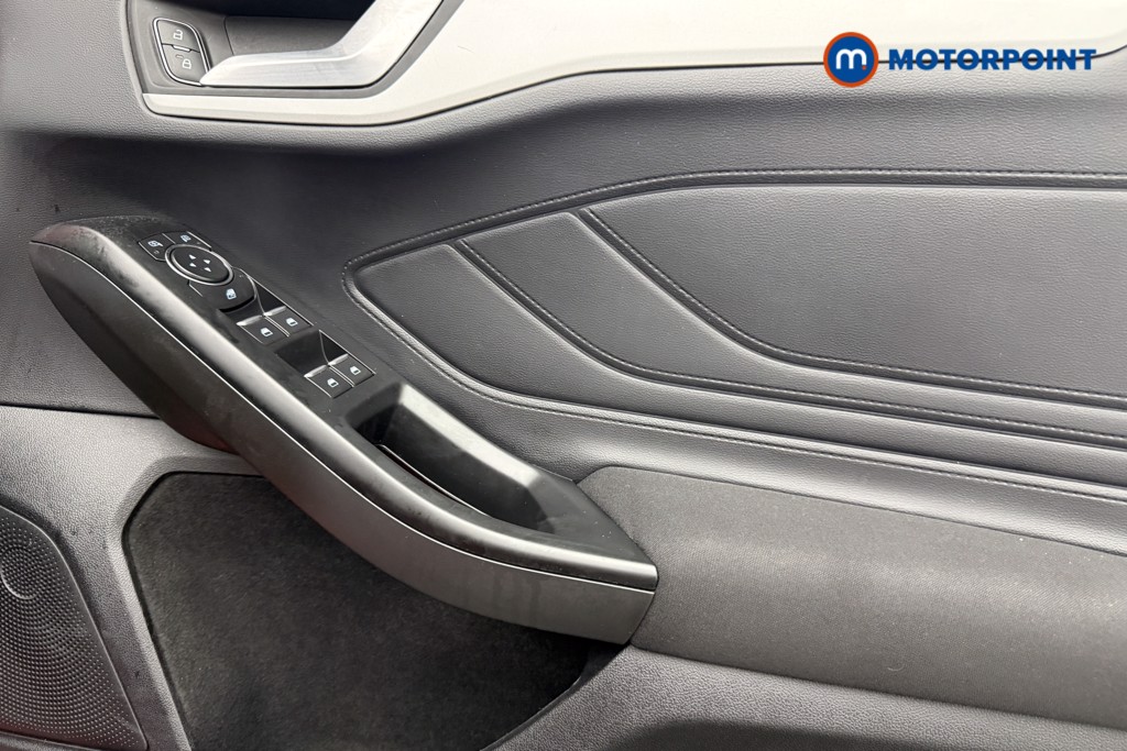 Ford Focus Zetec Manual Petrol Hatchback - Stock Number (1585134) - 16th supplementary image