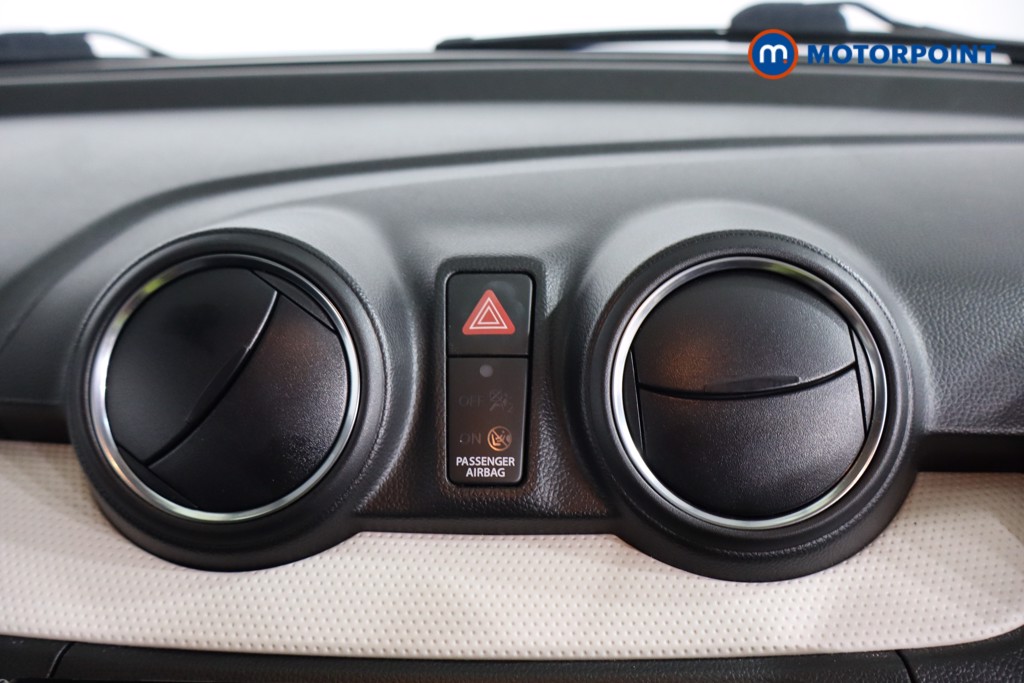 Suzuki Swift Attitude Manual Petrol Hatchback - Stock Number (1587497) - 4th supplementary image