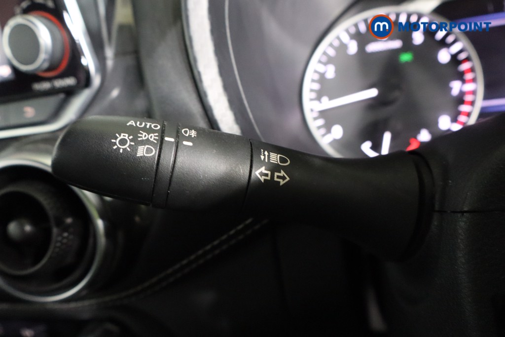 Nissan Juke N-Connecta Manual Petrol SUV - Stock Number (1588081) - 16th supplementary image