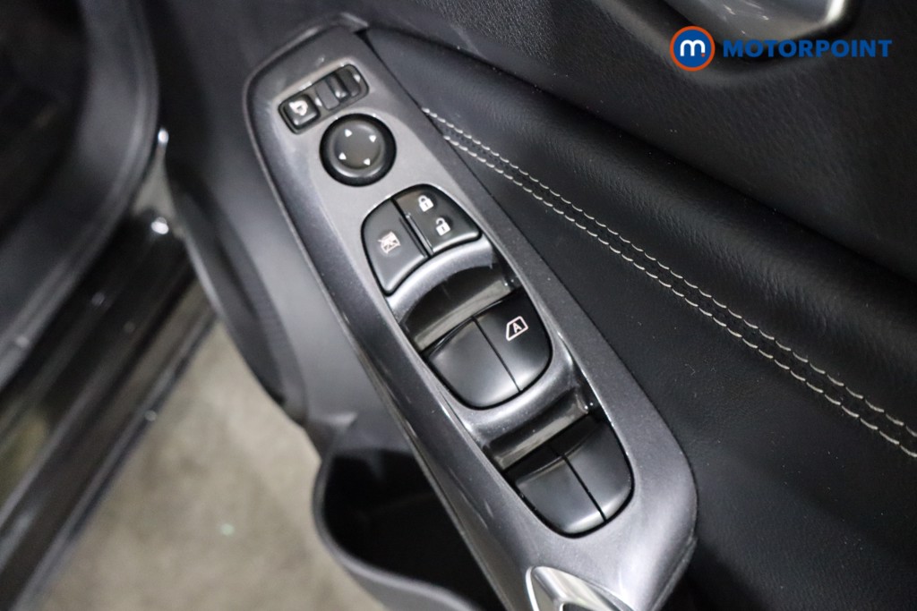 Nissan Juke N-Connecta Manual Petrol SUV - Stock Number (1588081) - 19th supplementary image