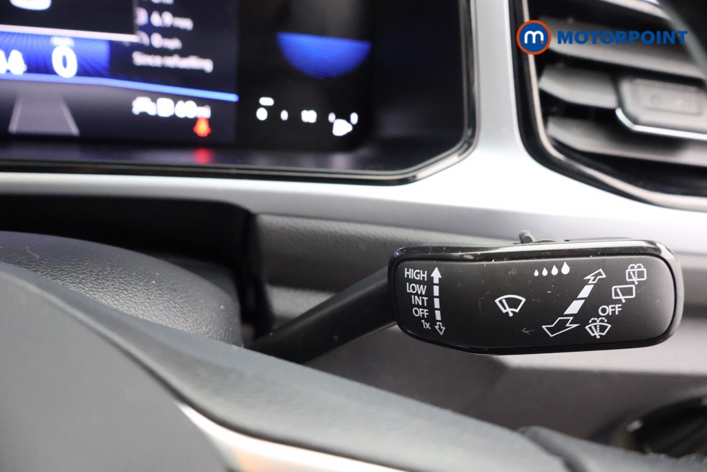 Volkswagen T-Roc Life Manual Diesel SUV - Stock Number (1588525) - 6th supplementary image