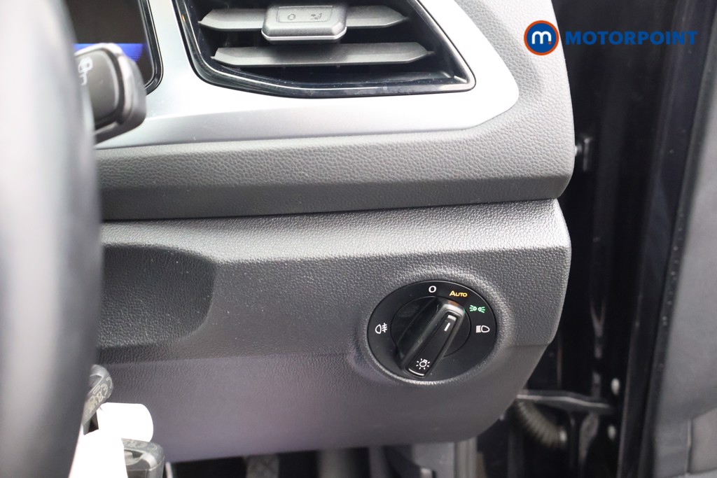 Volkswagen T-Roc Life Manual Diesel SUV - Stock Number (1588525) - 7th supplementary image