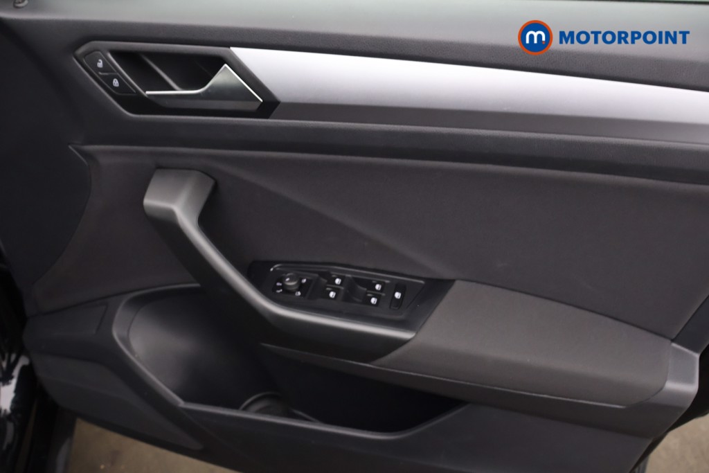 Volkswagen T-Roc Life Manual Diesel SUV - Stock Number (1588525) - 14th supplementary image