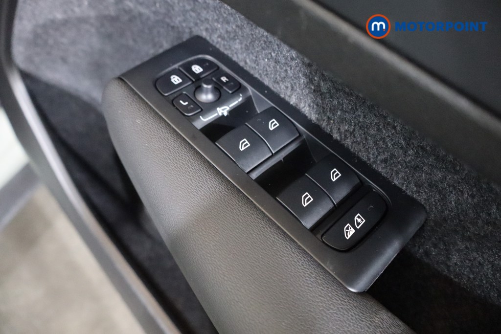 Volvo Xc40 Core Automatic Petrol SUV - Stock Number (1589411) - 18th supplementary image