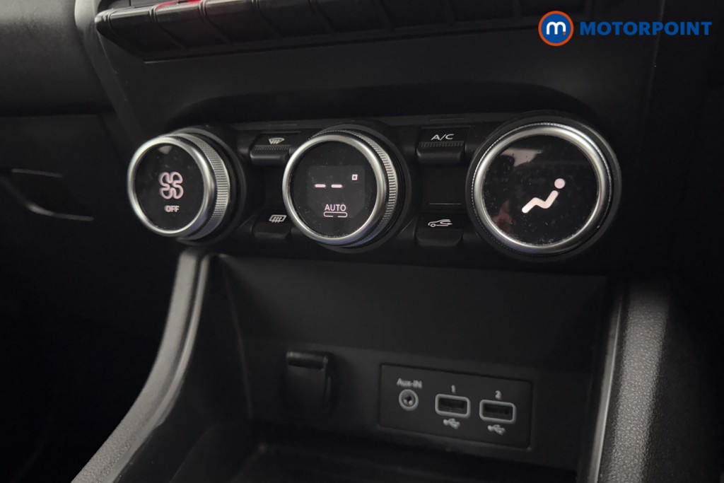 Renault Captur Iconic Automatic Petrol SUV - Stock Number (1589867) - 12th supplementary image