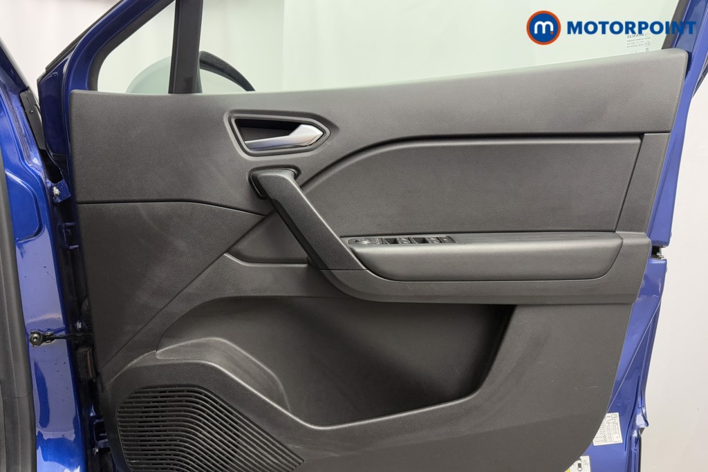 Renault Captur Iconic Automatic Petrol SUV - Stock Number (1589867) - 18th supplementary image