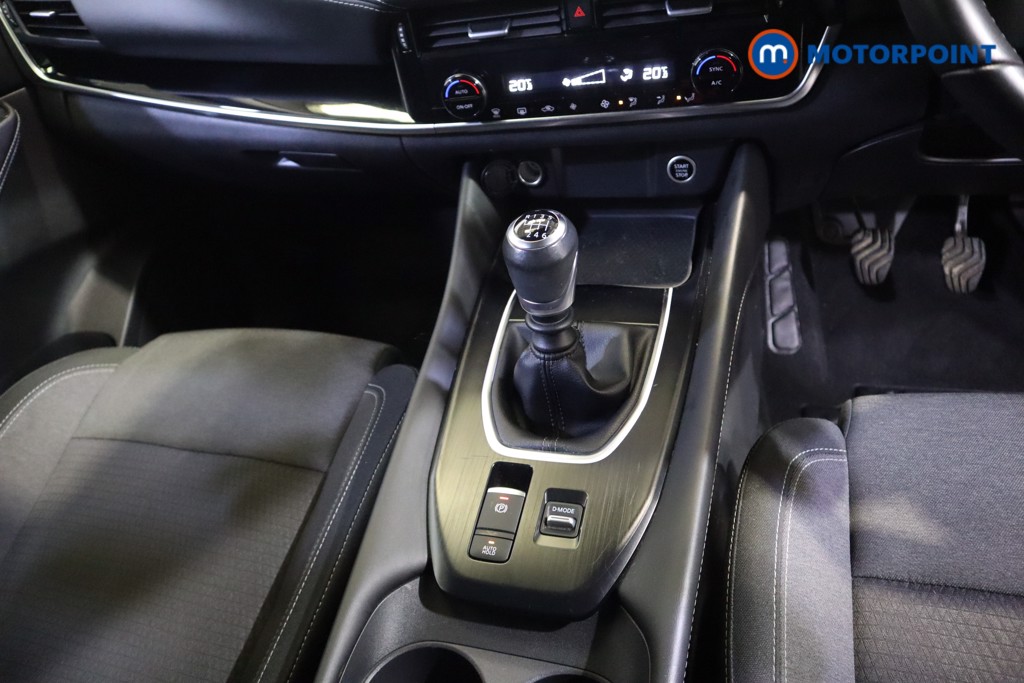 Nissan Qashqai N-Connecta Manual Petrol SUV - Stock Number (1590001) - 6th supplementary image