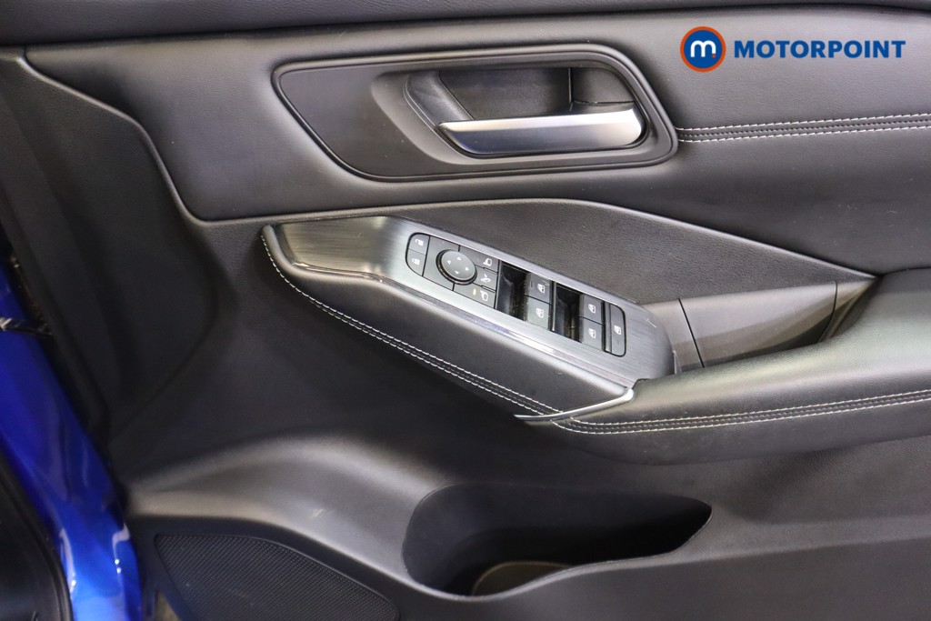 Nissan Qashqai N-Connecta Manual Petrol SUV - Stock Number (1590001) - 9th supplementary image