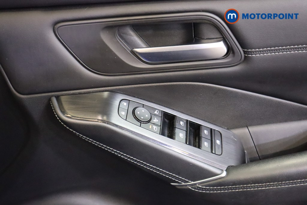 Nissan Qashqai N-Connecta Manual Petrol SUV - Stock Number (1590001) - 10th supplementary image
