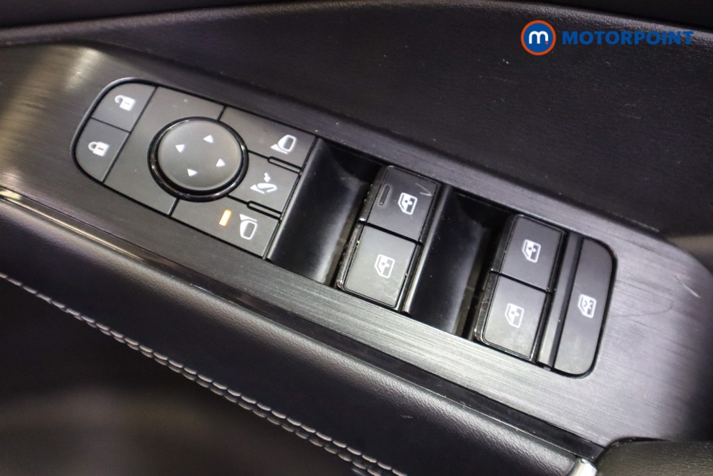 Nissan Qashqai N-Connecta Manual Petrol SUV - Stock Number (1590001) - 11th supplementary image