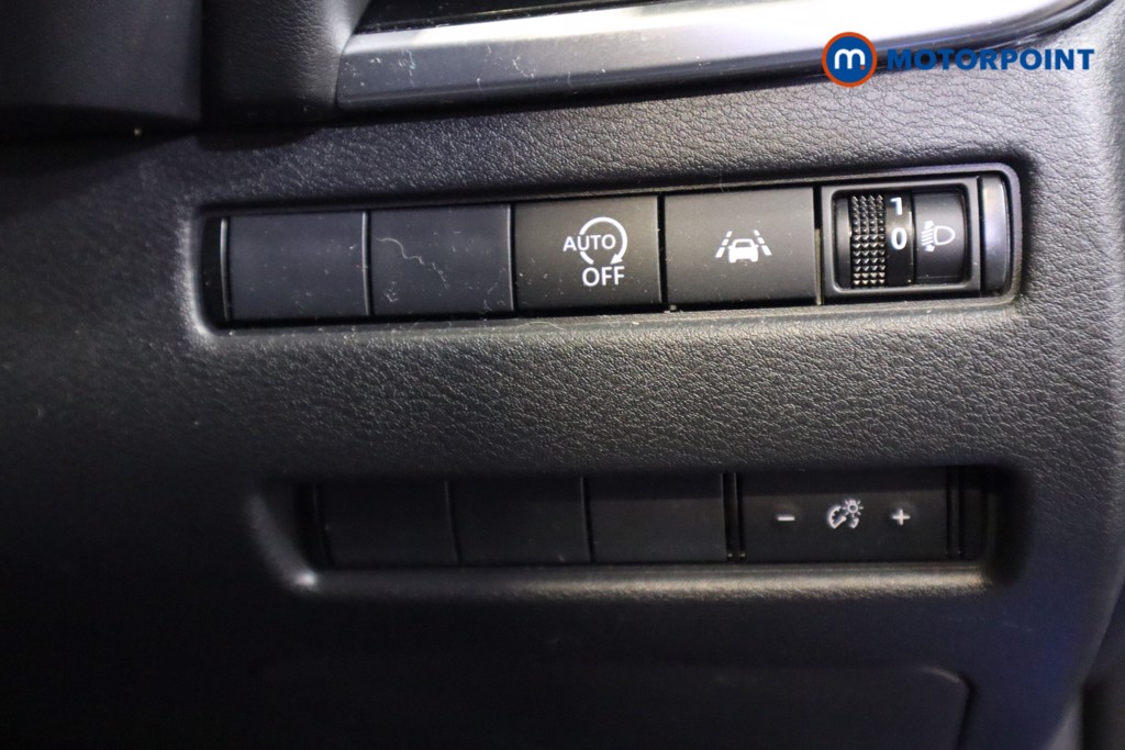 Nissan Qashqai N-Connecta Manual Petrol SUV - Stock Number (1590001) - 12th supplementary image