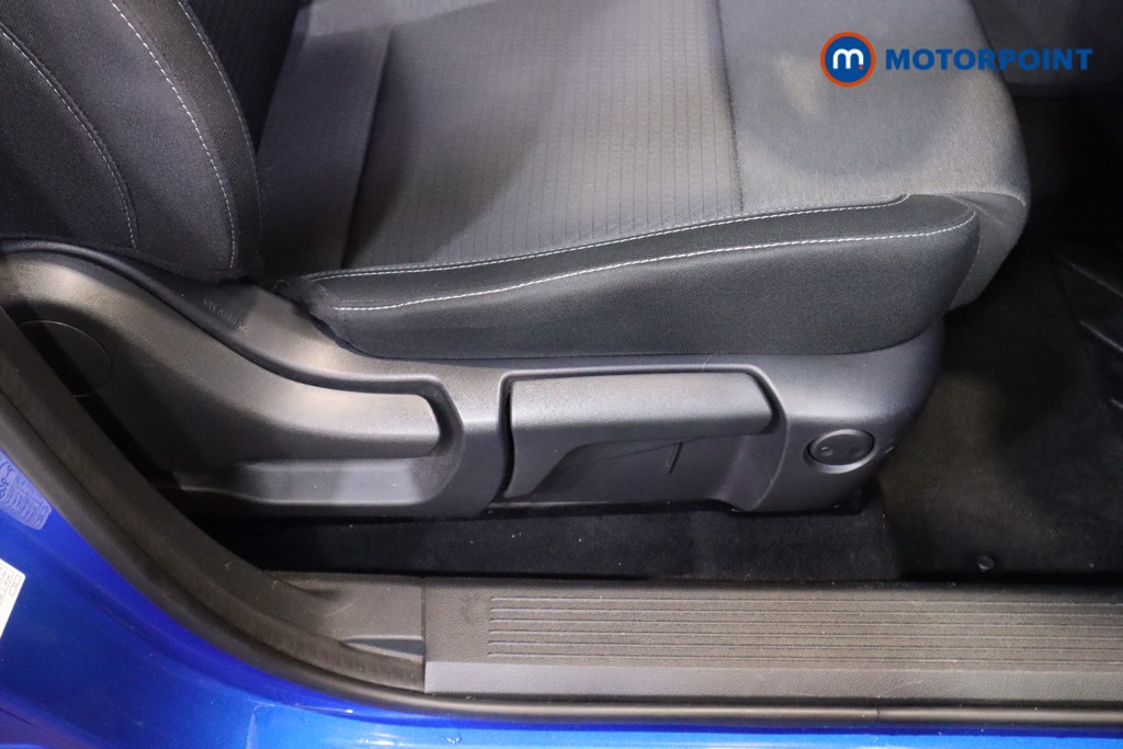 Nissan Qashqai N-Connecta Manual Petrol SUV - Stock Number (1590001) - 16th supplementary image