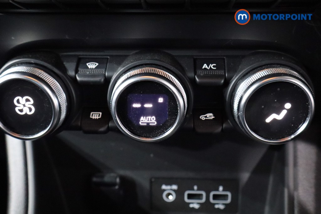 Renault Captur Iconic Automatic Petrol SUV - Stock Number (1592081) - 16th supplementary image