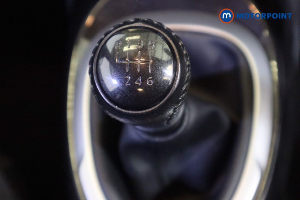 Nissan Juke N-Connecta Manual Petrol SUV - Stock Number (1592263) - 5th supplementary image