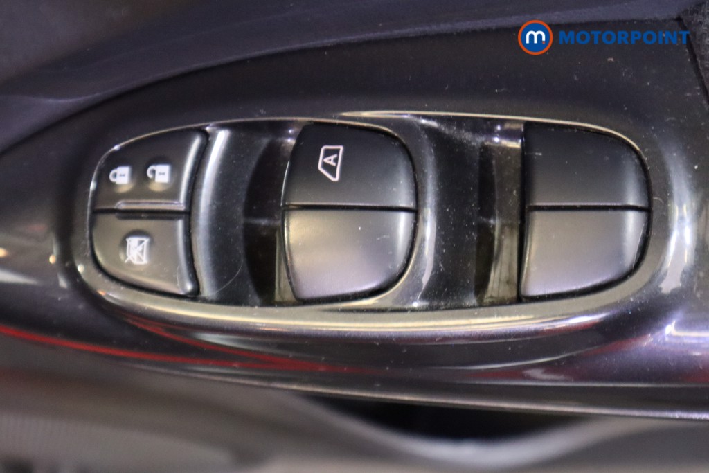 Nissan Juke N-Connecta Manual Petrol SUV - Stock Number (1592263) - 15th supplementary image